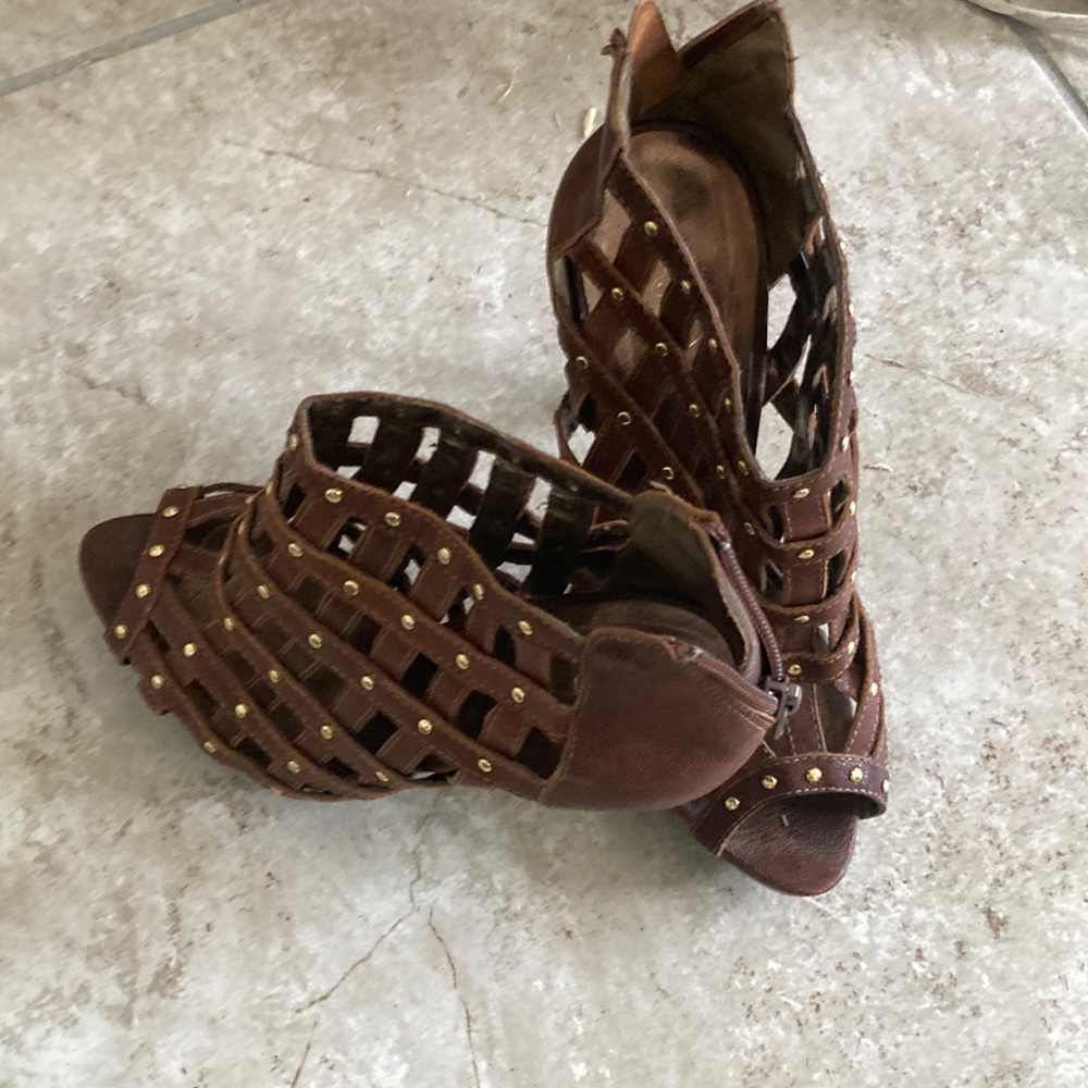 Leather cut out gold studded zipper in the back comfortable for day or night